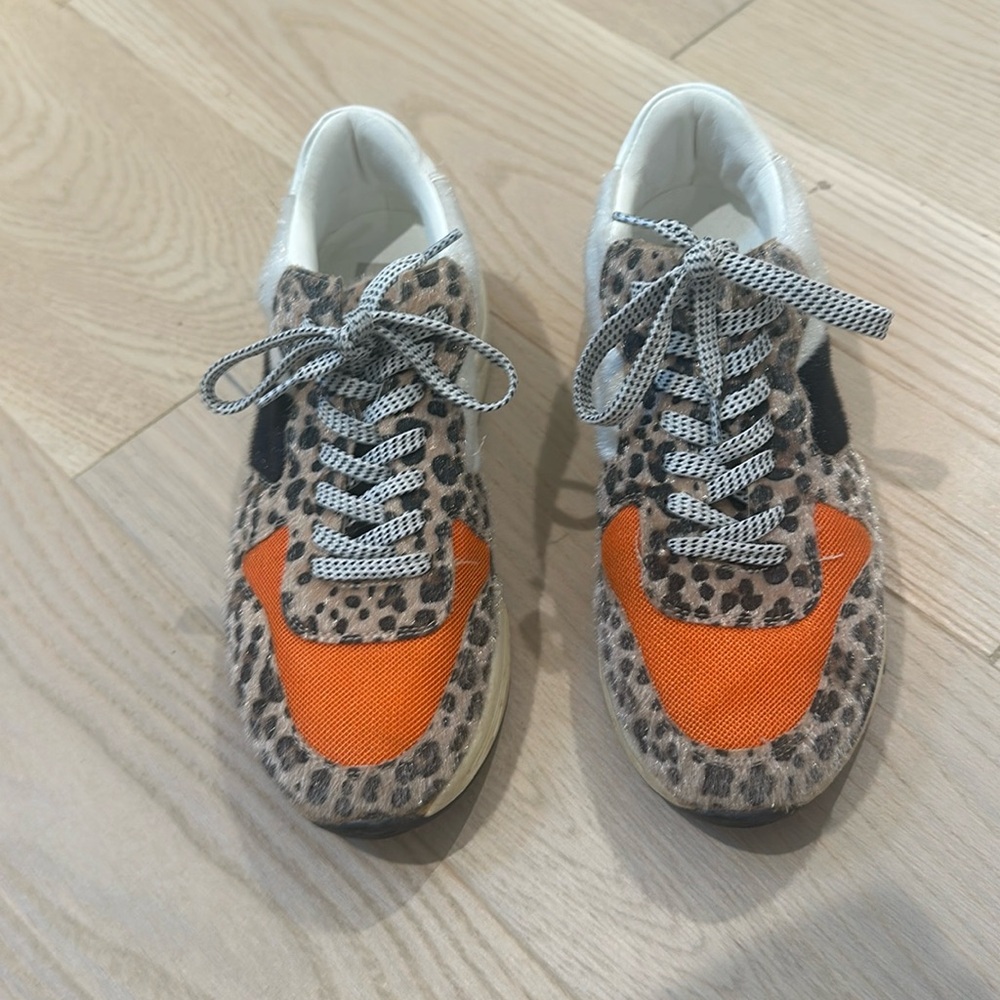 Women’s tennis shoes size 7.5 good condition